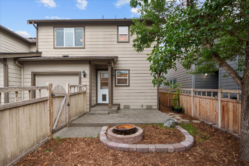 Building Photo - 6527 Indiana St SE