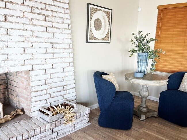 Building Photo - 602 N Shore Dr E