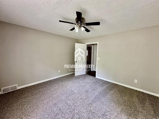 Building Photo - 6667 Amersham Dr