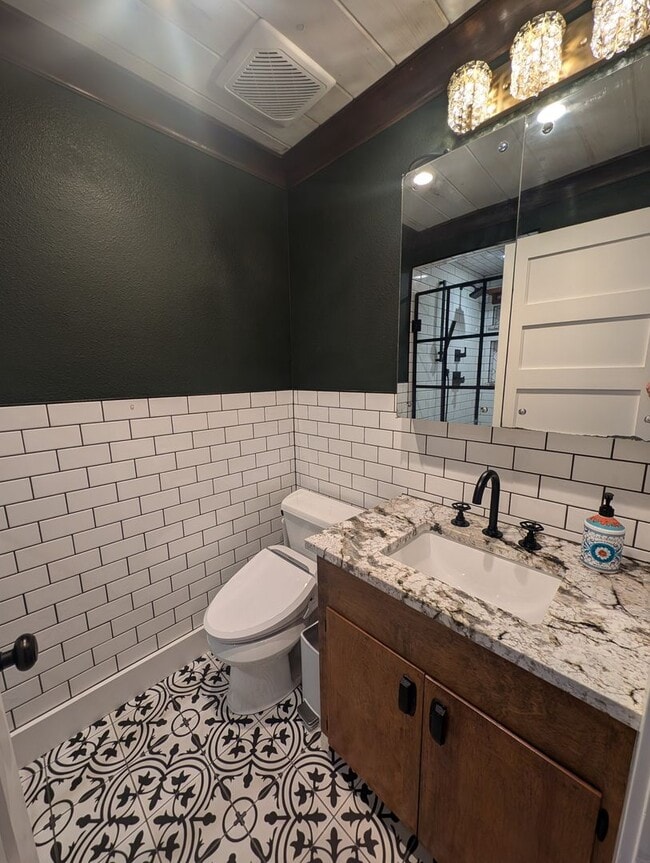 Building Photo - Stunning 4-Bedroom Home in Desirable Central Kitsap Location