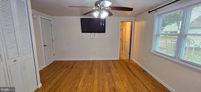 Building Photo - 9004 Flicker Pl