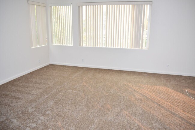 Building Photo - 469 Anacapa Dr