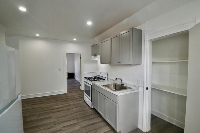 Building Photo - 161 Deacon St