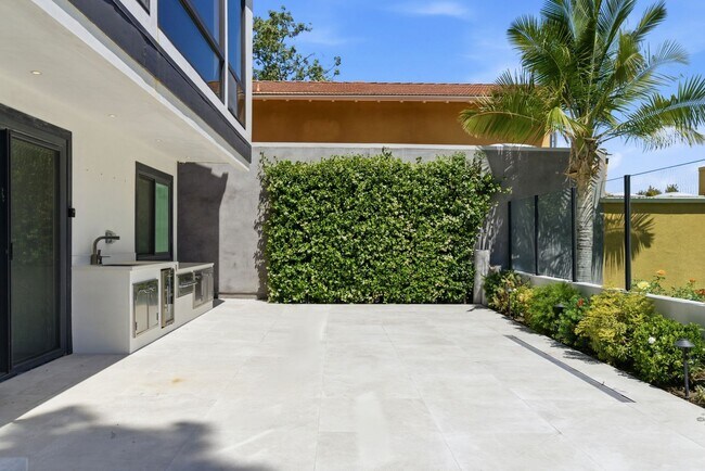 Building Photo - 4520 Park Cordero