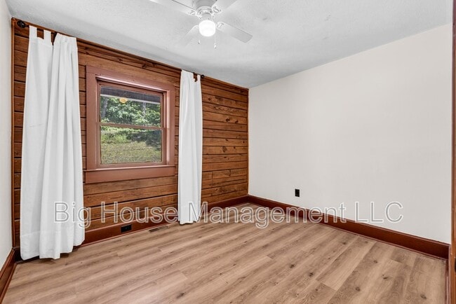 Building Photo - 1155 Old Linden Rd