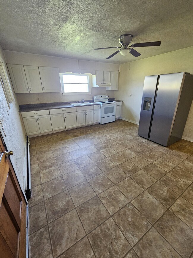 Building Photo - 7110 Noble Rd