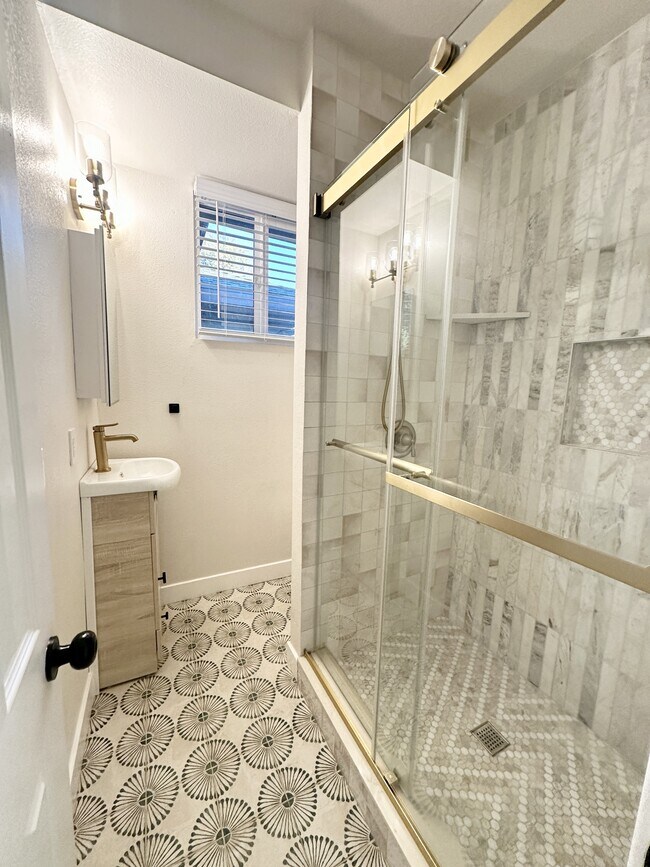 Building Photo - 2315 Tavern Rd