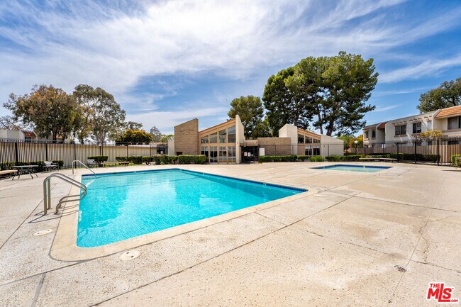 Building Photo - 2470 Bolker Dr