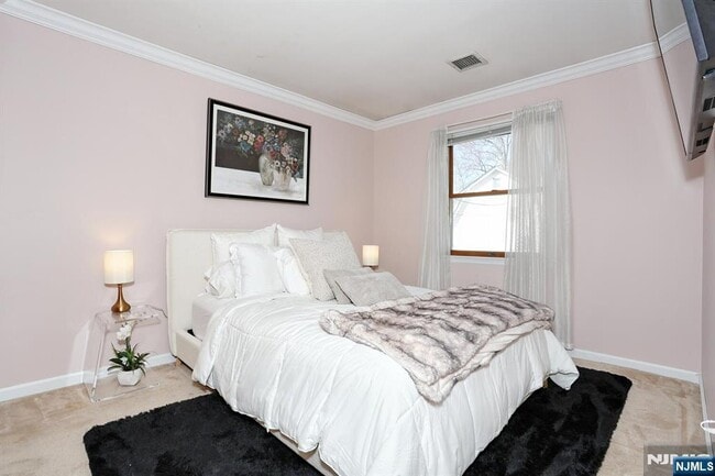 Building Photo - 173 Willowdale Ave