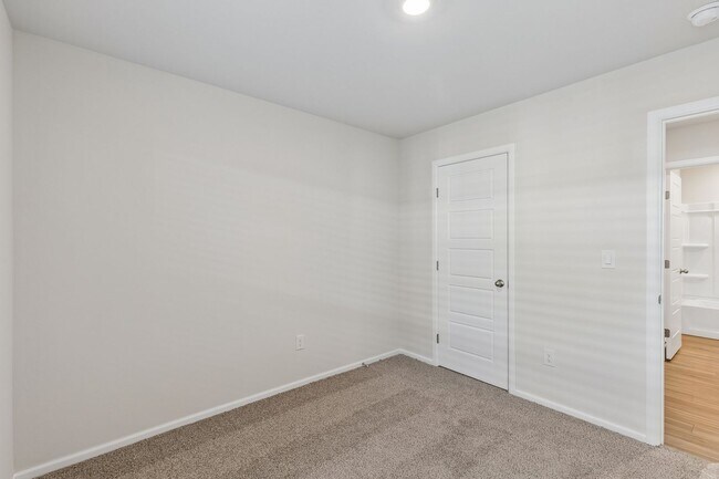 Building Photo - 4 Bed | 2 Bath | 1,572 Sq Ft