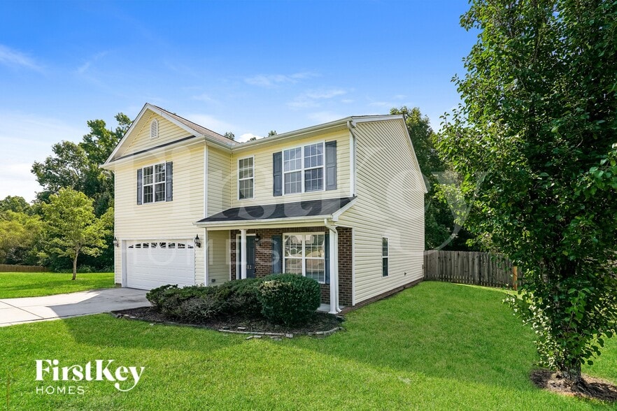 Building Photo - 612 Brassfield Dr