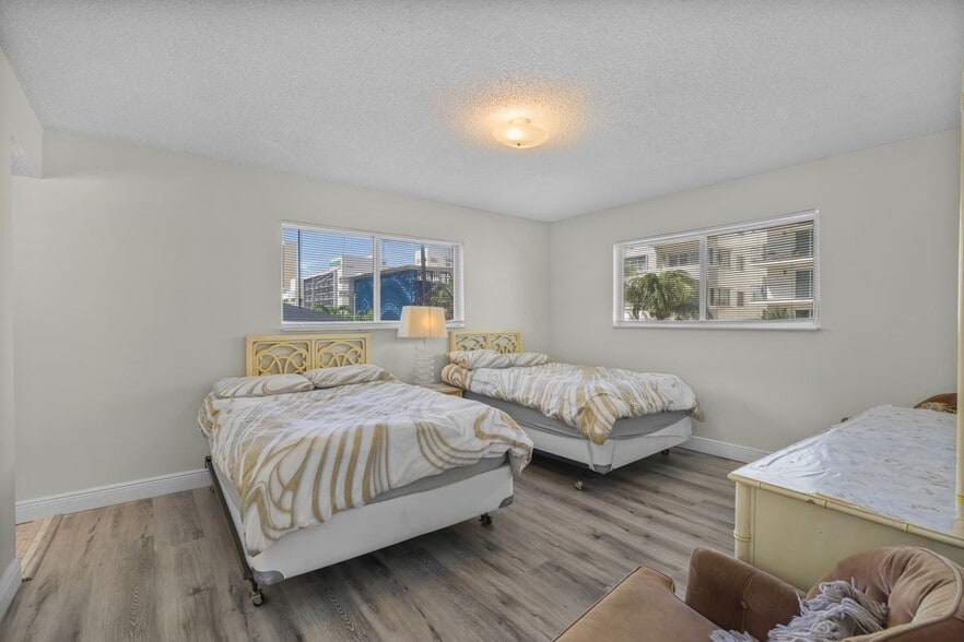 Building Photo - 4141 Collins Ave