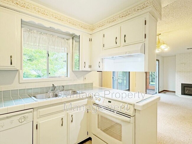 Building Photo - 2350 NW Green Cir