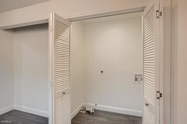 Building Photo - 4 br, 2 bath House - 11251 Mccree Road Sty...