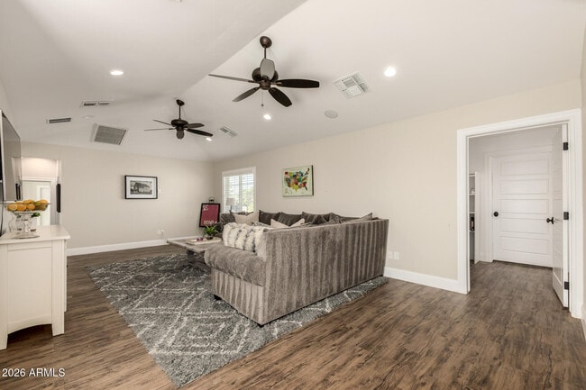 Building Photo - 2013 E Mallory St