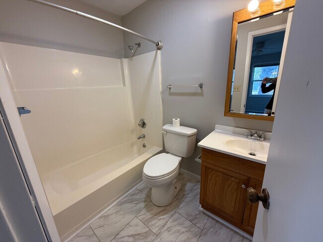 Building Photo - 105 Milton Dr