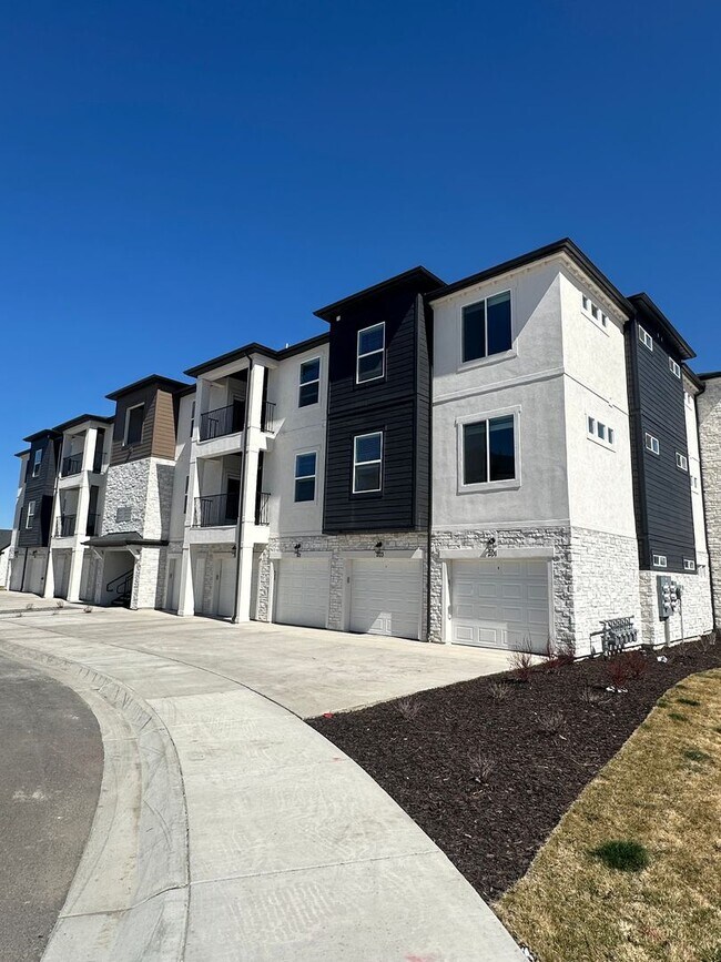 Building Photo - Brand New 3 Bedroom Condo with Resort-Style Amenities in Herriman!
