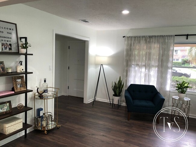 Building Photo - BEAUTIFUL FULLY RENOVATED HOME YOU WON'T WANT TO MISS!