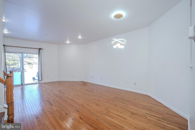 Building Photo - 1603 Blossom Cir