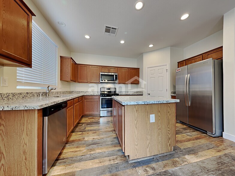 Building Photo - 7956 Dell Ridge Ave.