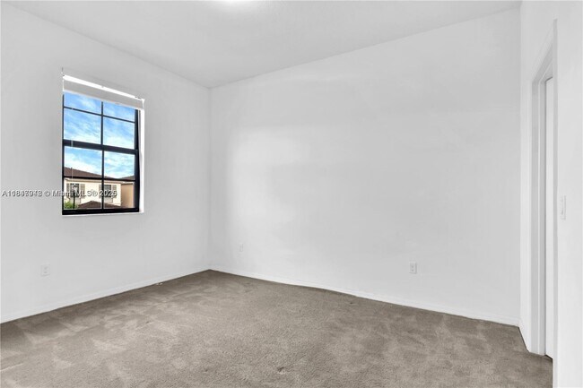 Building Photo - 673 NE 191st St