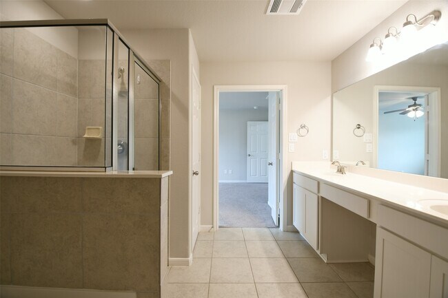 Building Photo - 104 Camelot Pl Ct