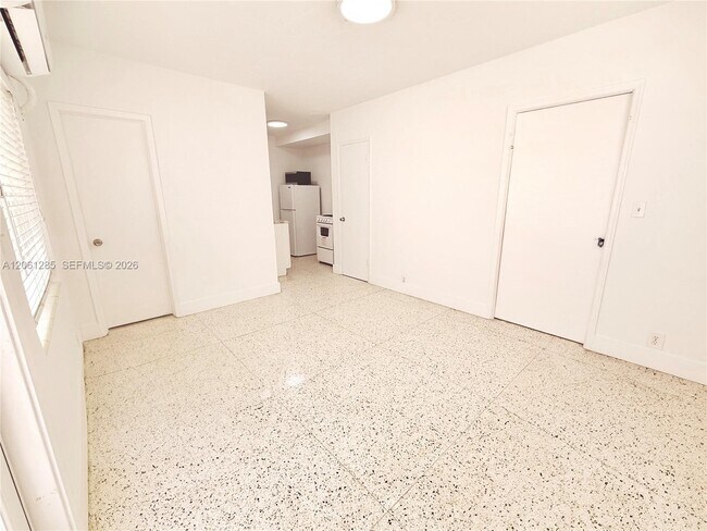 Building Photo - 7400 Harding Ave