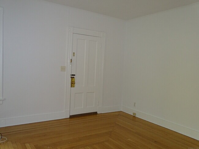 Building Photo - 146 Montowese St