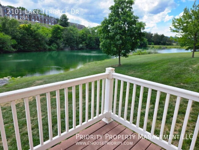 Building Photo - 2101 Lake Terrace Dr