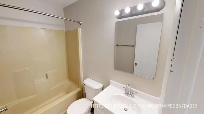 Building Photo - 2305 Longyear Ave