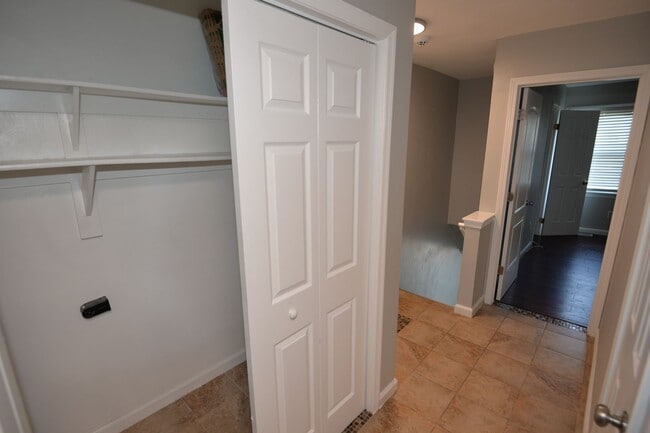 Building Photo - 3 Bedroom Townhome in Kempsville Lakes