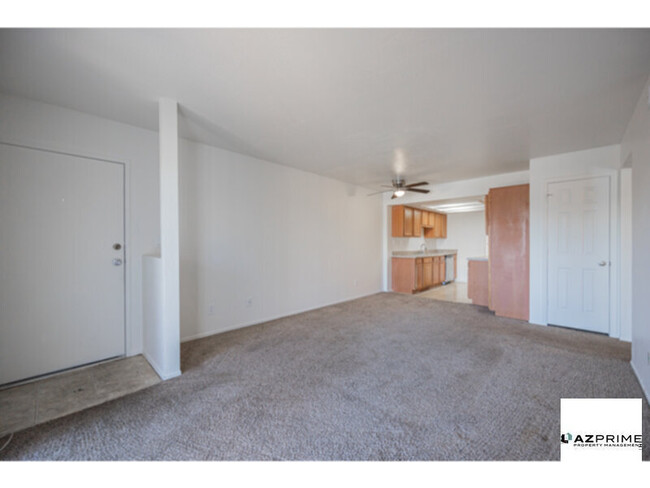 Building Photo - This Exquisite 3/2 Phoenix condo is your U...