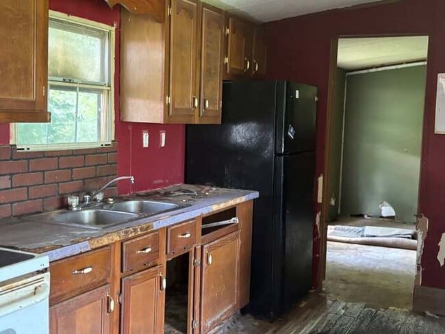 Building Photo - 2450 Rosebud Rd