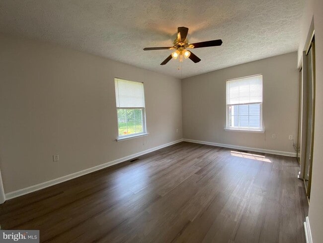 Building Photo - 4786 Calvert Dr