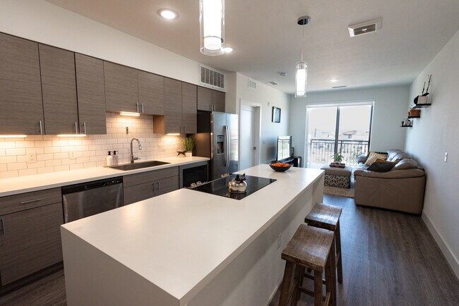 Building Photo - 3500 S Corona St