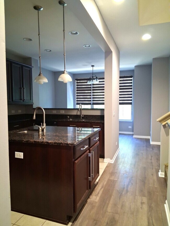 Building Photo - 756 N Aspen Dr