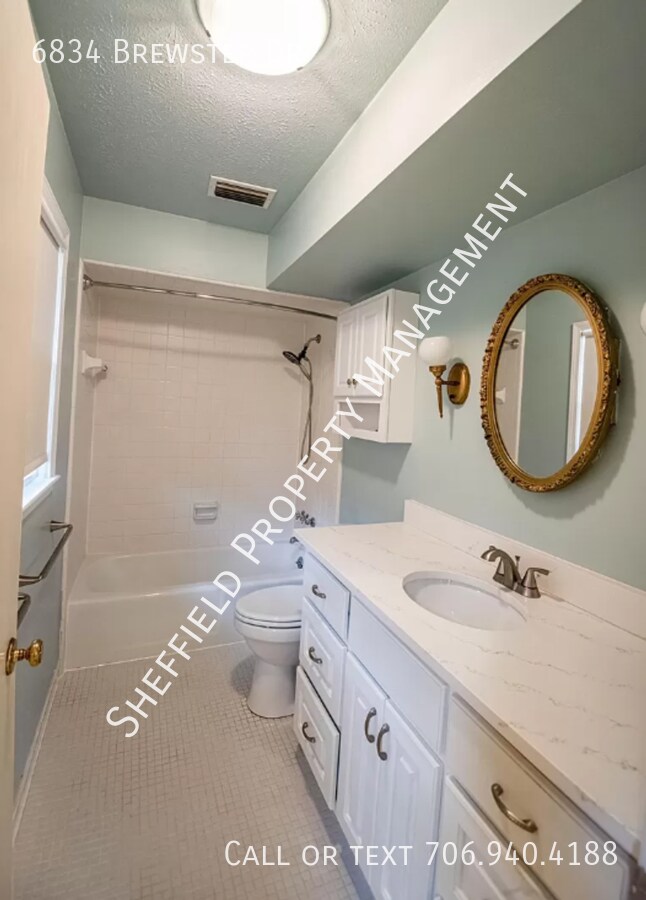 Building Photo - Beautiful home available today!
