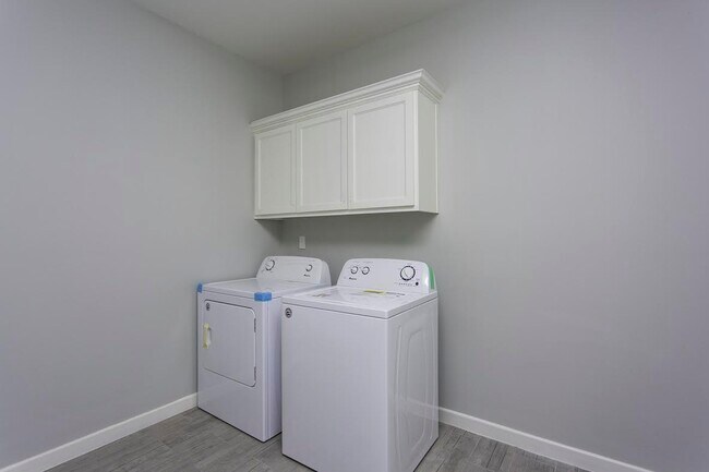 Building Photo - 2206 Liverpool Dr