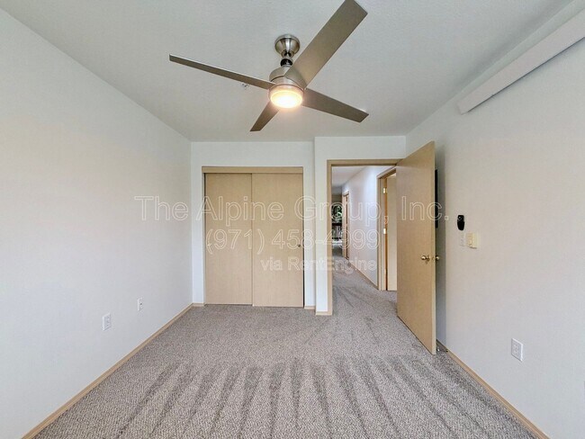Building Photo - 10020 SW 125th Ave