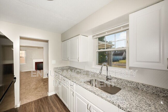 Building Photo - 359 Castlewood Ave