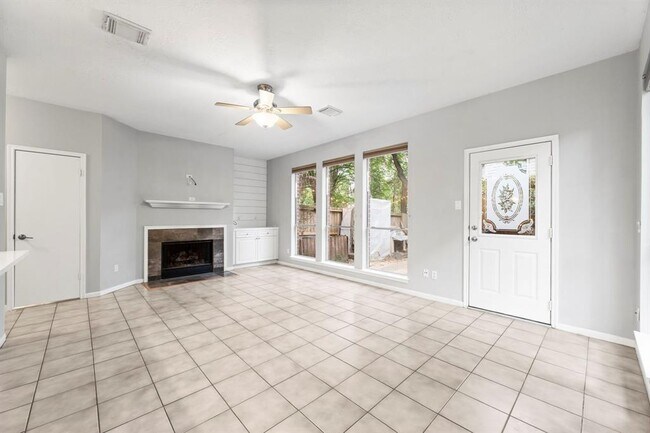 Building Photo - 17 E Willowood Ct