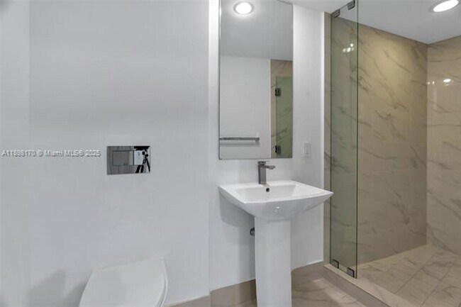 Building Photo - 801 S Miami Ave