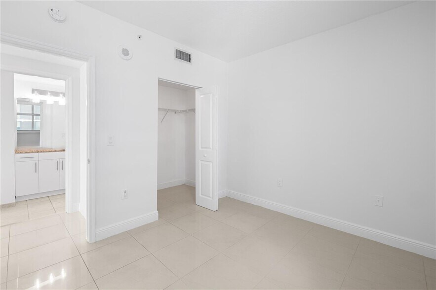 Building Photo - 1250 S Miami Ave