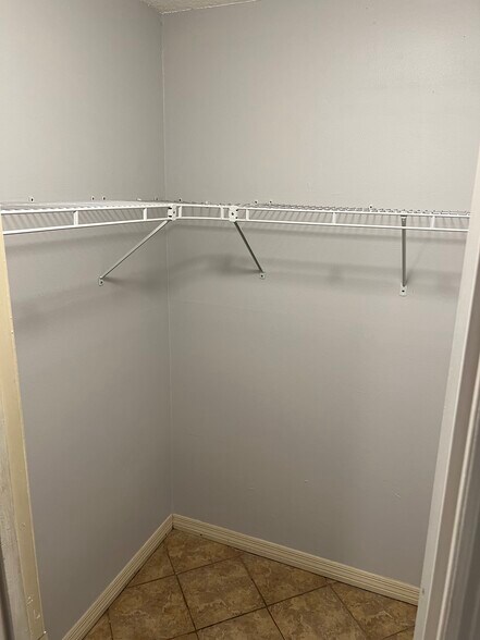 Building Photo - 10128 Portale Ave