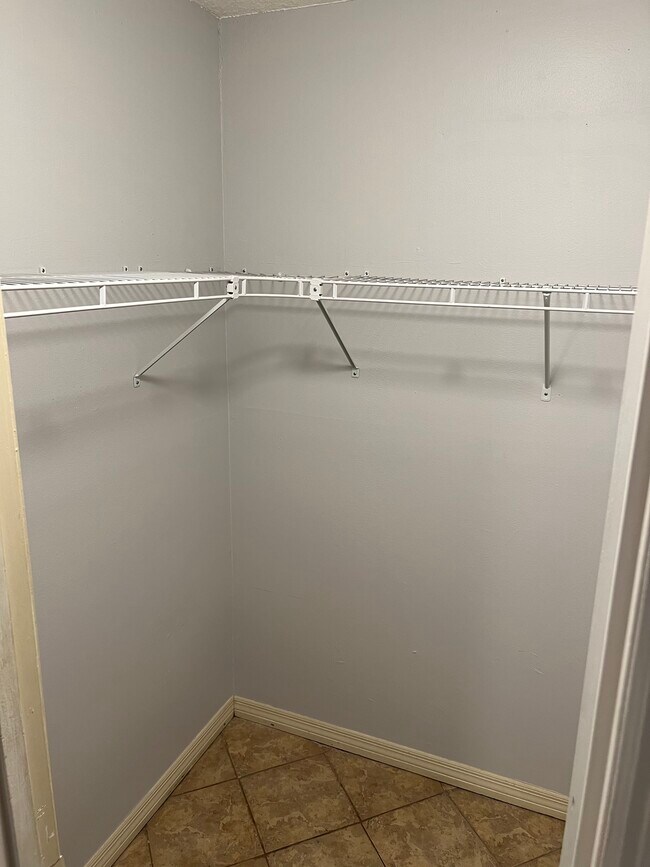 Building Photo - 10128 Portale Ave