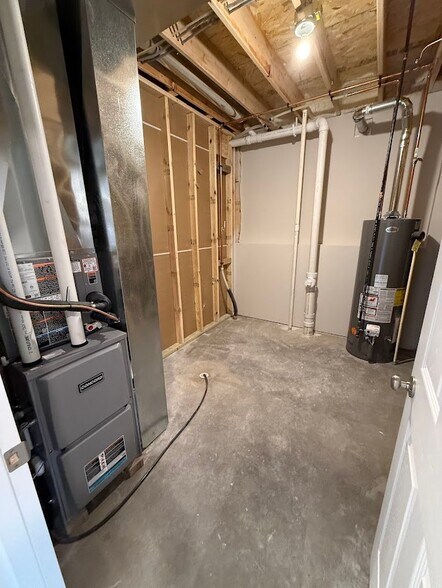 Building Photo - 5995-5995 Hanson Ct