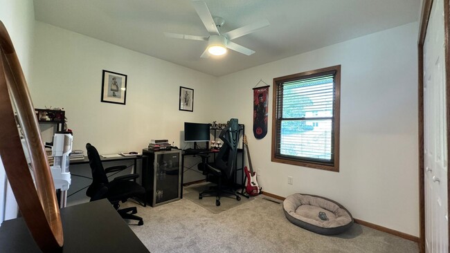 Building Photo - $1,800 | 3 Bedroom, 2 Bathroom Town Home |...