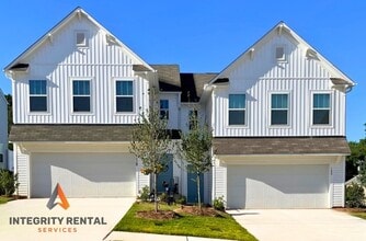 Building Photo - Spacious three bedroom 2 1/2 bathroom with large loft area - SPRING SPECIAL