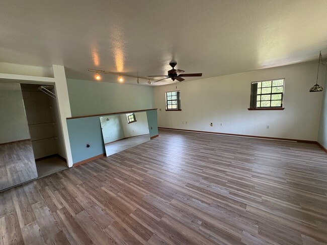 Building Photo - Large studio apartment with use of pool!