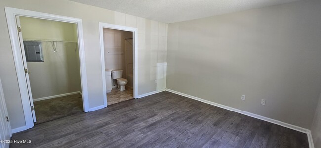 Building Photo - 3427 Westgate Dr